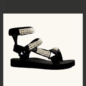 NEW Arizona Love Trekky Sandals